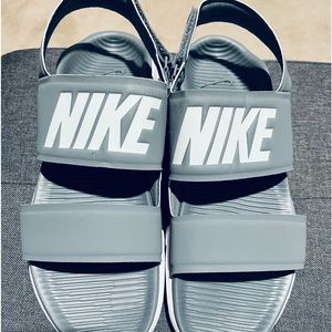 WOMEN'S NIKE SPORT SANDALS White Never Worn (out of box)